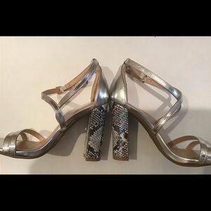 Rouge Helium Silver Sandals Size 6.5